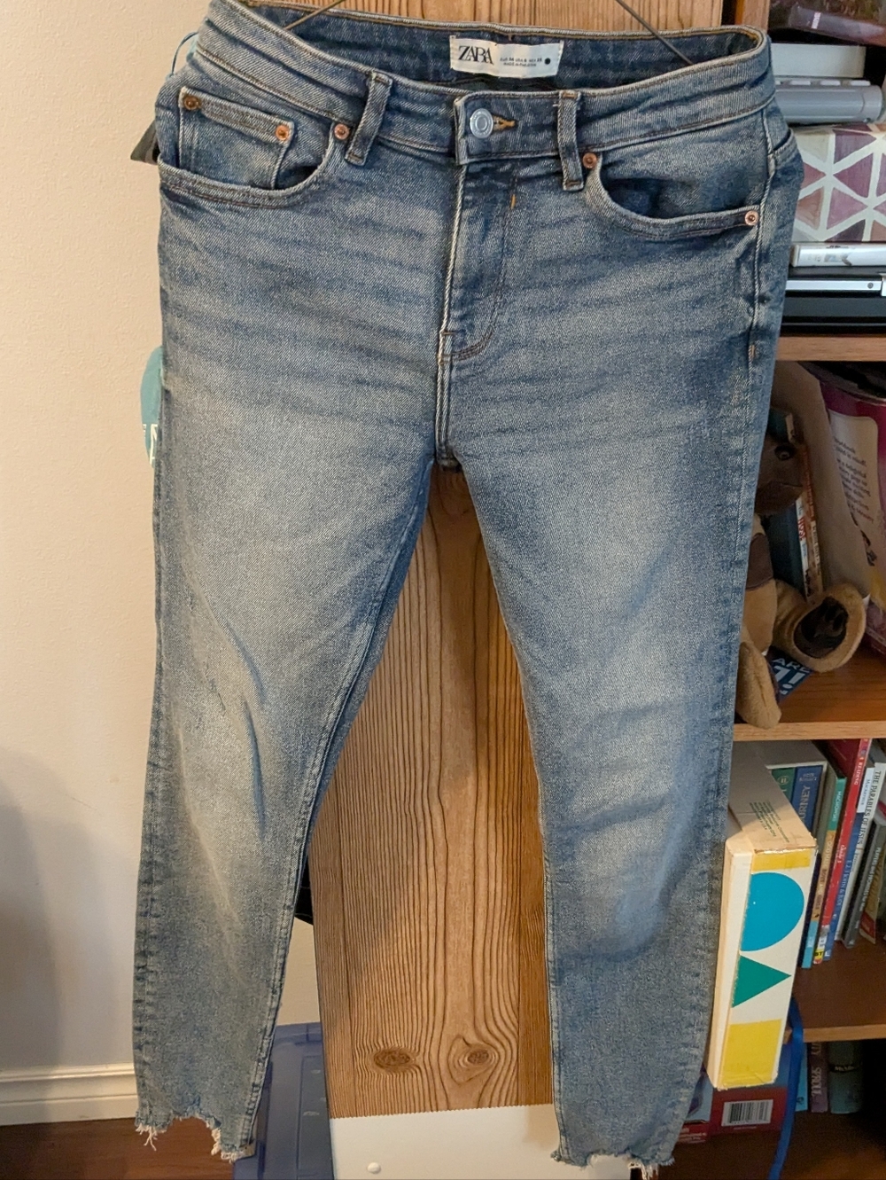 Zara Light Wash Distressed crop Jeans